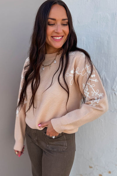 Women's Stylish Casual Ribbed Sweater with Contrast Embroidery in Parchment - Comfortable Fit for Everyday Wear