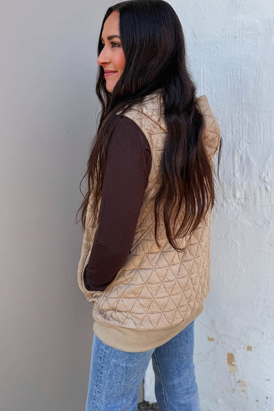 Women's Lightweight Parchment Quilted Hooded Vest - Trendy Layering Piece for Casual Chic Fall Looks