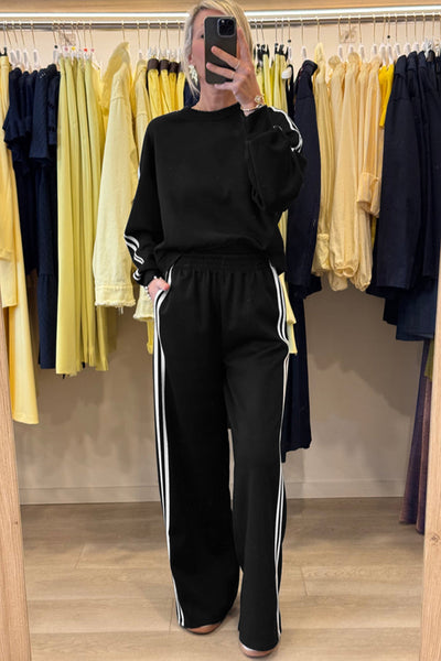 Women's Varsity Sweatpant Set in Soft Cotton - Trendy Athleisure Outfit for Comfort and Style in Every Season