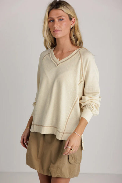 Women's Beige Textured Knit V-Neck Pullover Top with Exposed Seams Stylish, Cozy, Perfect for Casual Outings