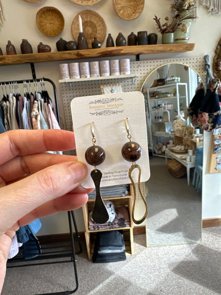 Standout Boutique Agate Dangle Earrings