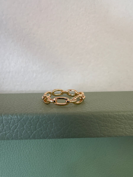 Standout Boutique Chainlink Gold Ring