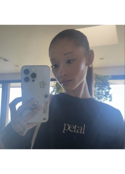 https://cdn.shopify.com/s/files/1/0087/7943/1993/files/AG-Petal-Crewneck.png?v=1778701621