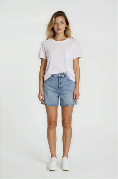 SEASHELL JANINE - Fitted Boyfriend Tee With Pocket
