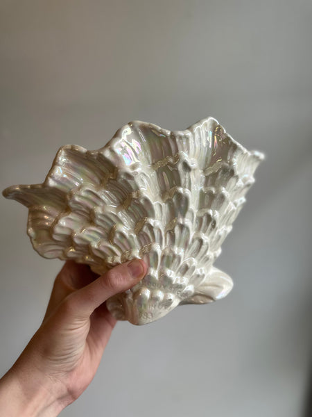 Vintage 1980s Maddeaux White Pearl Lustre Glaze Shell Shaped Vase