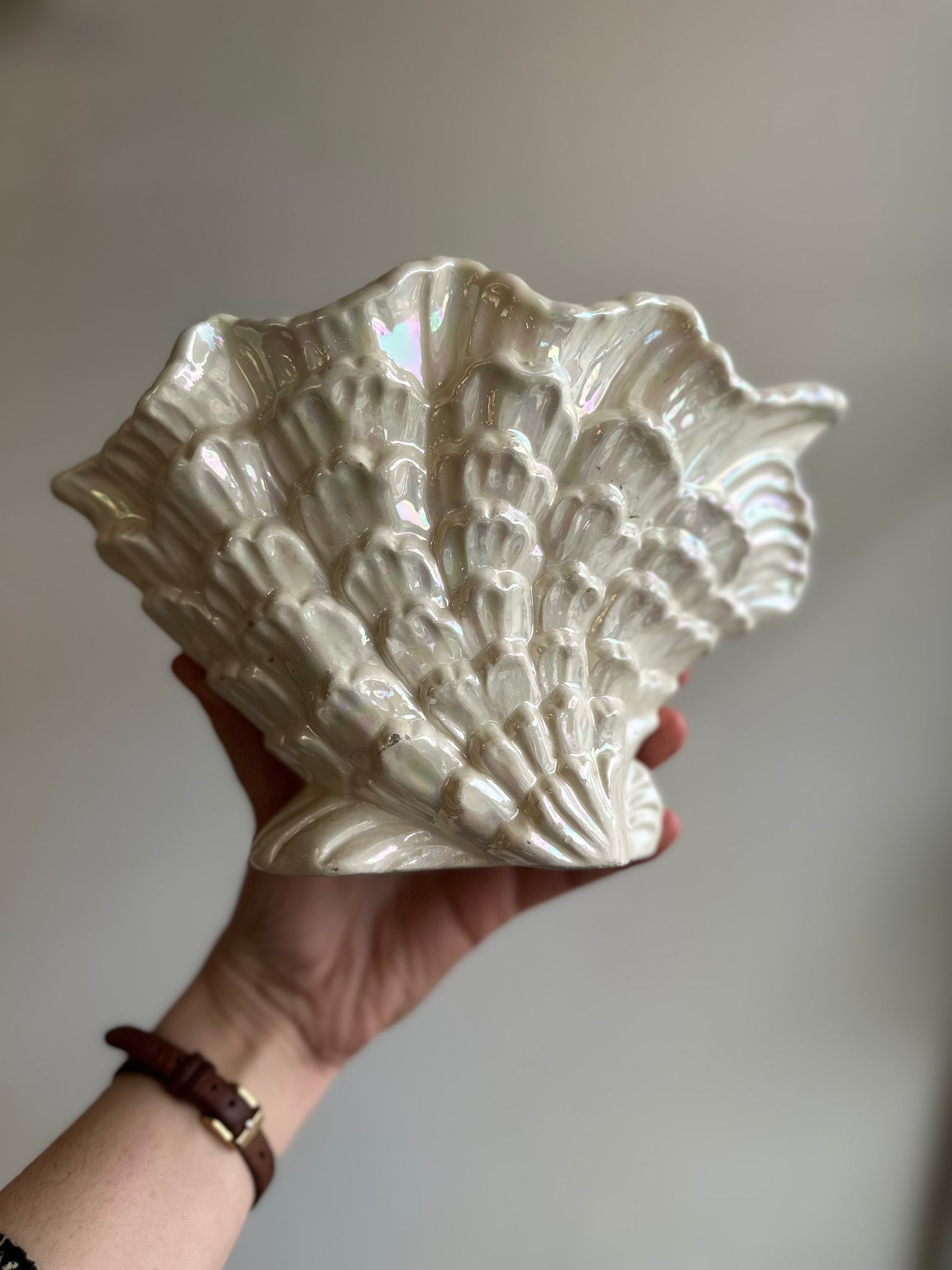 Vintage 1980s Maddeaux White Pearl Lustre Glaze Shell Shaped Vase