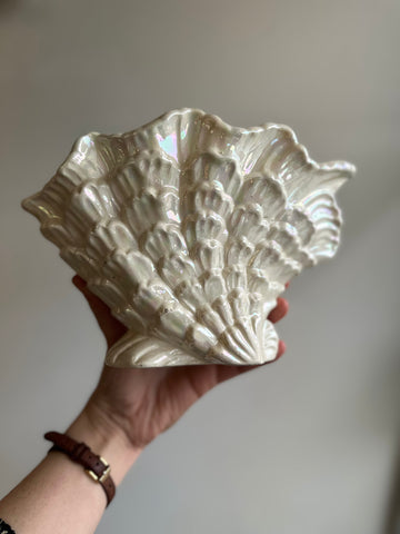Vintage 1980s Maddeaux White Pearl Lustre Glaze Shell Shaped Vase