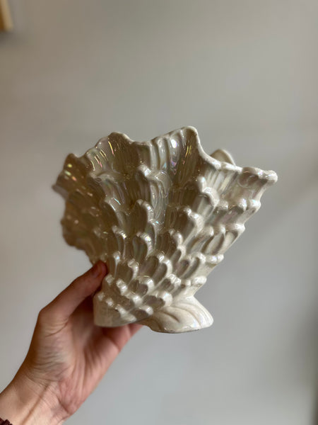 Vintage 1980s Maddeaux White Pearl Lustre Glaze Shell Shaped Vase