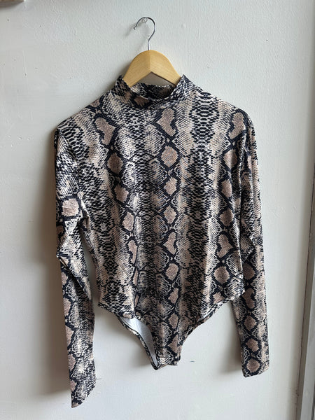 Snakeskin Print Long Sleeve Bodysuit – Tagged XXL, Fits Like Large