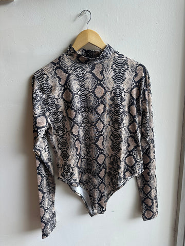 Snakeskin Print Long Sleeve Bodysuit – Tagged XXL, Fits Like Large