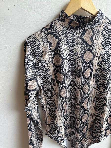 Snakeskin Print Long Sleeve Bodysuit – Tagged XXL, Fits Like Large