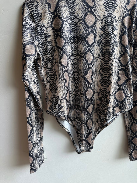 Snakeskin Print Long Sleeve Bodysuit – Tagged XXL, Fits Like Large