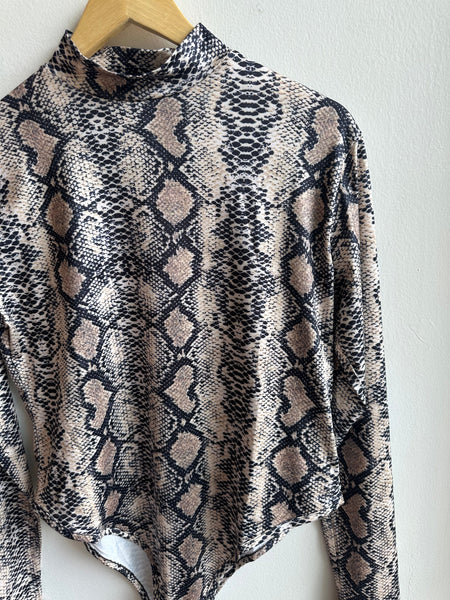 Snakeskin Print Long Sleeve Bodysuit – Tagged XXL, Fits Like Large