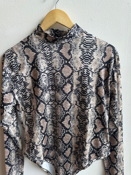 Snakeskin Print Long Sleeve Bodysuit – Tagged XXL, Fits Like Large