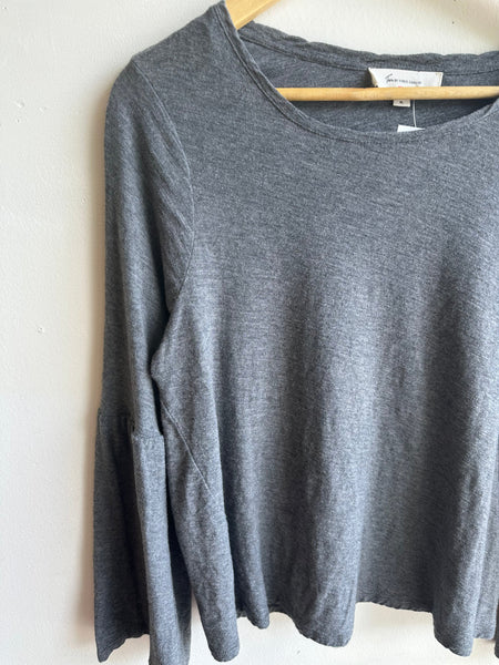 Charcoal Bell-Sleeve Knit Top by Two by Vince Camuto | Size XL