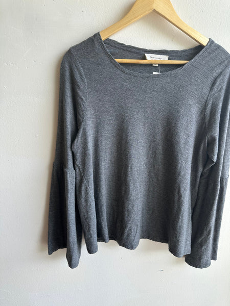 Charcoal Bell-Sleeve Knit Top by Two by Vince Camuto | Size XL