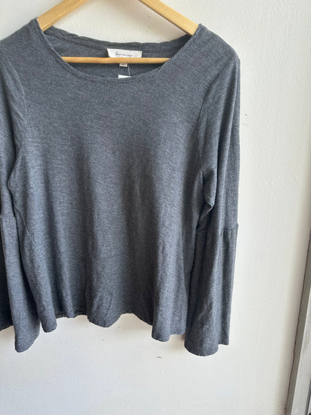 Charcoal Bell-Sleeve Knit Top by Two by Vince Camuto | Size XL