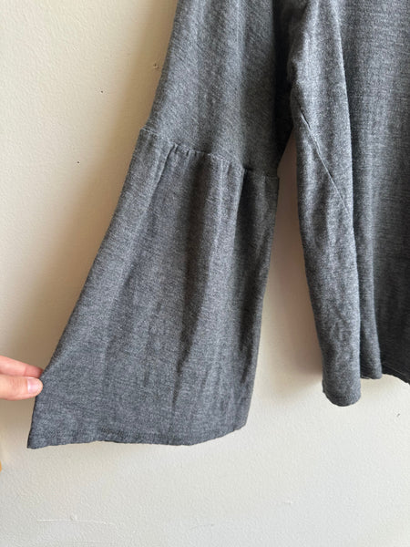 Charcoal Bell-Sleeve Knit Top by Two by Vince Camuto | Size XL