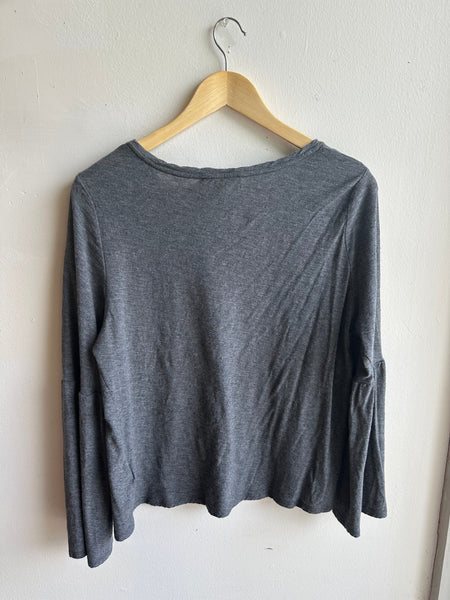 Charcoal Bell-Sleeve Knit Top by Two by Vince Camuto | Size XL