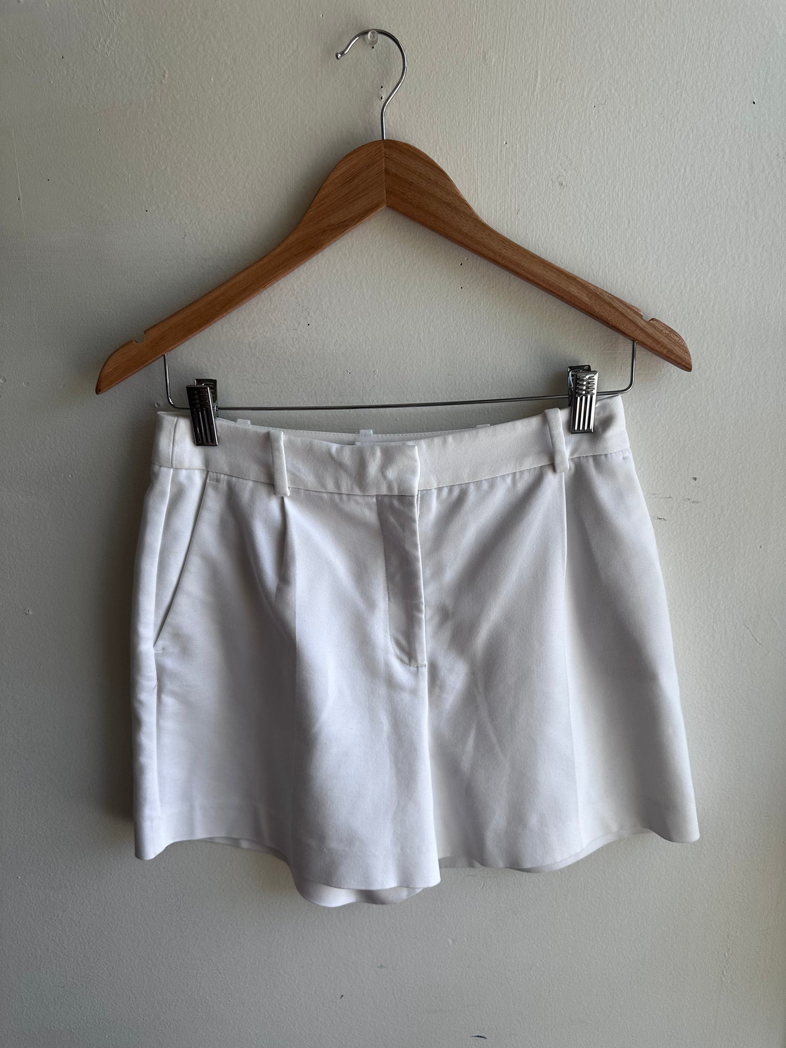 Zara Structured White Shorts – Size Small