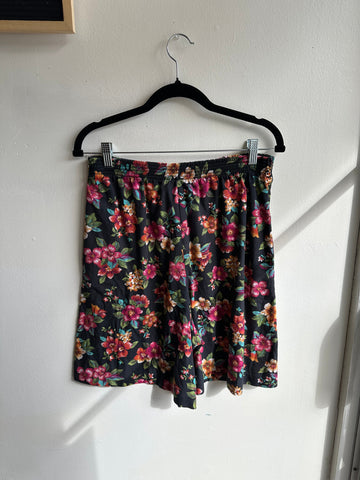 Vintage 80s Black + Floral Comfortable Wide Leg Cotton Shorts | Size Large
