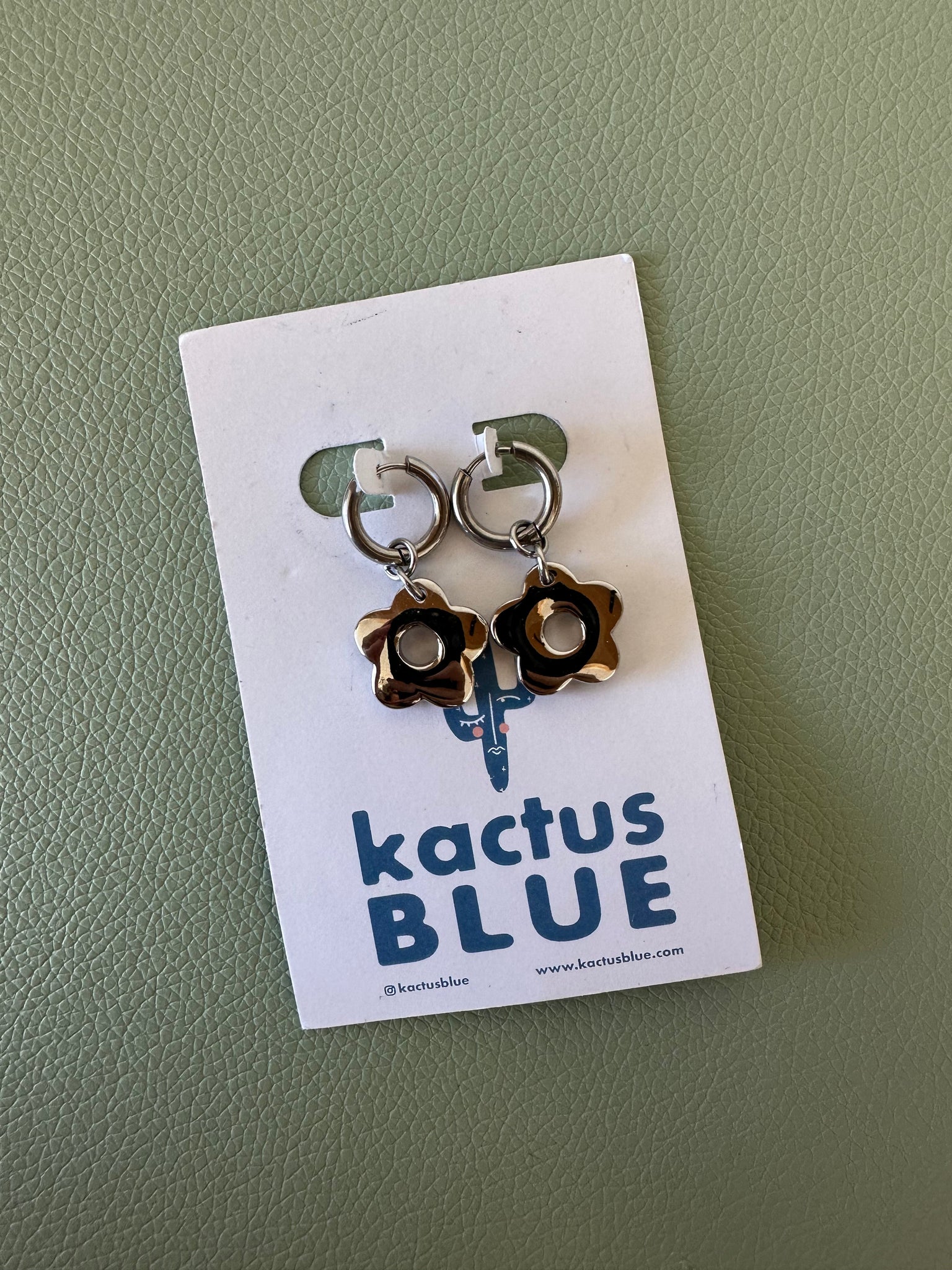 Kactus Blue Chunky Silver Flowers