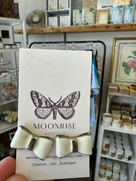 Vintage Chunky White Bow Earrings