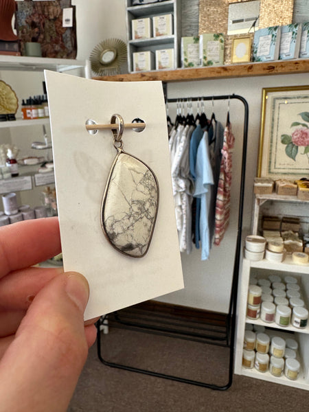 Vintage Howlite Leaf Shaped Silver Hand Crafted Pendant