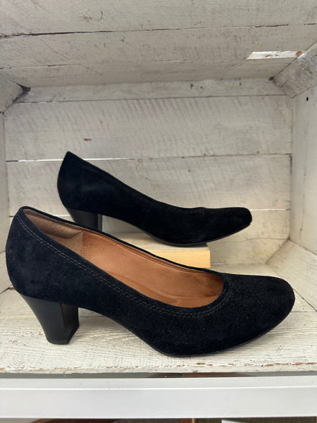 Clark’s Black Suede Low Heel Shoes | Women’s Size 10