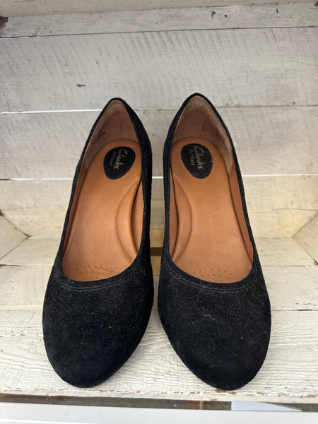 Clark’s Black Suede Low Heel Shoes | Women’s Size 10