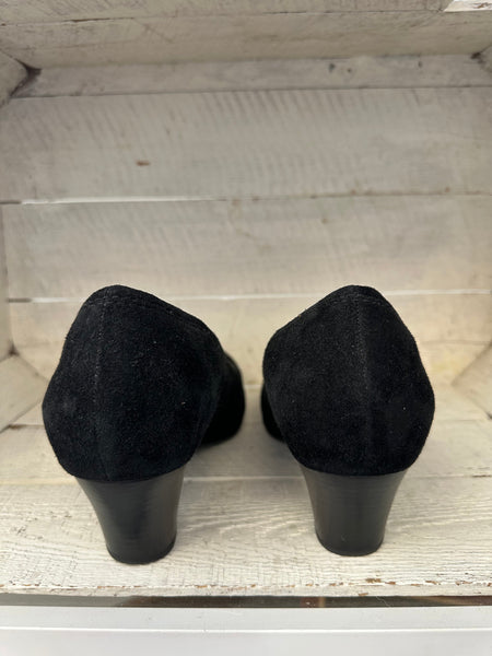 Clark’s Black Suede Low Heel Shoes | Women’s Size 10