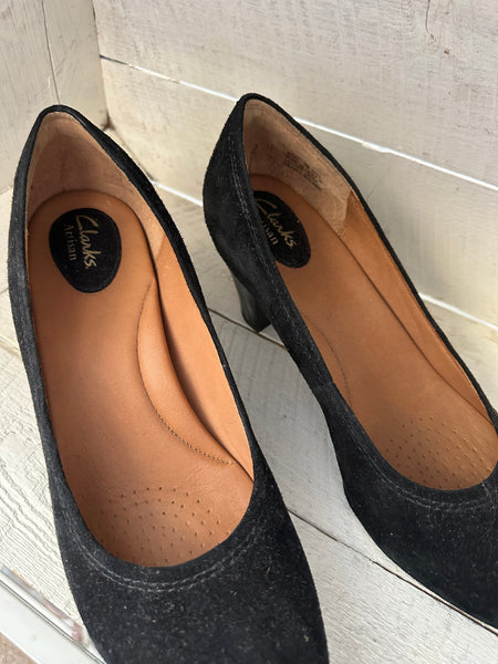 Clark’s Black Suede Low Heel Shoes | Women’s Size 10