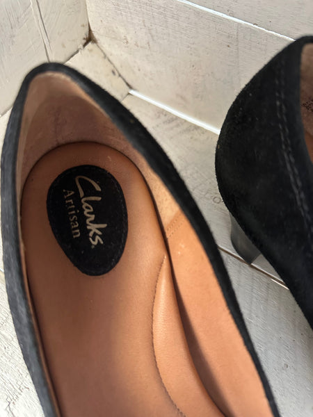 Clark’s Black Suede Low Heel Shoes | Women’s Size 10