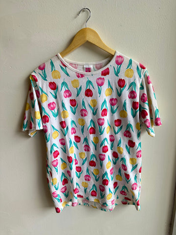 Vintage Tulip Time Tee – Retro Floral Delight | Size Medium