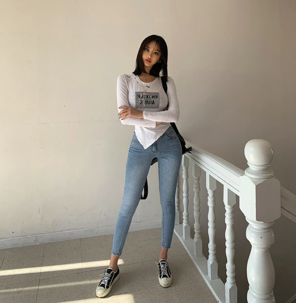 Back Rip Ankle Jeans