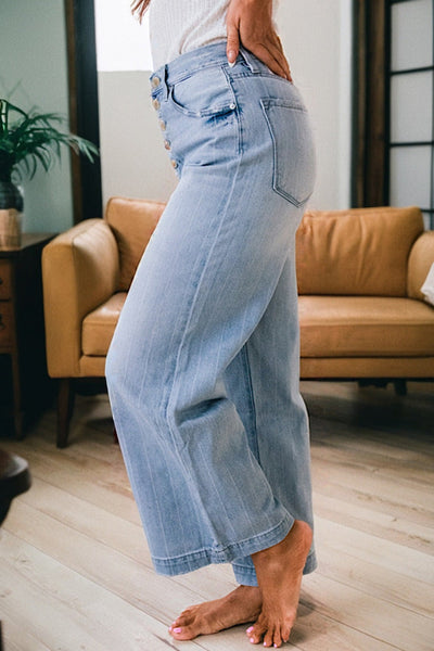 Stylish Women's Classic Blue Wide Leg JeansFlattering Fit for Effortless Comfort and Trendy Everyday Wear
