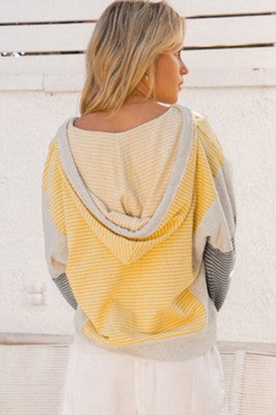 Trendy Women's Striped Hoodie - Cozy Pullover with Kangaroo Pocket for Stylish Everyday Comfort in Vibrant Colors