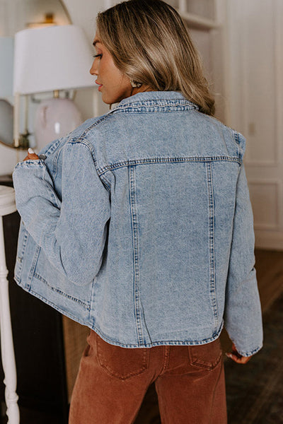 Stylish Women's Classic Blue Denim Jacket - Chic Button-Up Design with Functional Pockets for Year-Round Wear