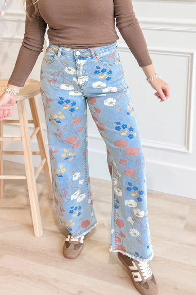 Women's Sky Blue Floral Shift Jeans with Raw Hem  Casual Chic Style for Effortless Everyday Fashion