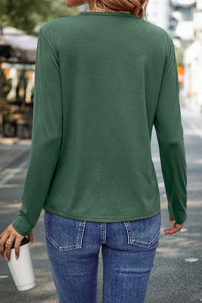 Versatile Women's Long Sleeve Top in Solid Color Comfortable Fit for Everyday Style and Casual Outings