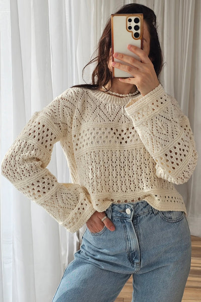 Chic Women's Beige Hollow-Out Knitted Sweater - Unique Pattern, Comfortable Fit for Effortless Casual Style