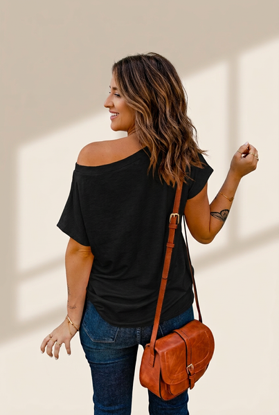 V-neck Skull Print Loose Short Sleeve T-shirt with practical styling and dependable silhouette control.