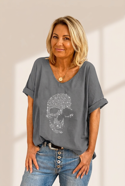 V-neck Skull Print Loose Short Sleeve T-shirt with practical styling and dependable silhouette control.