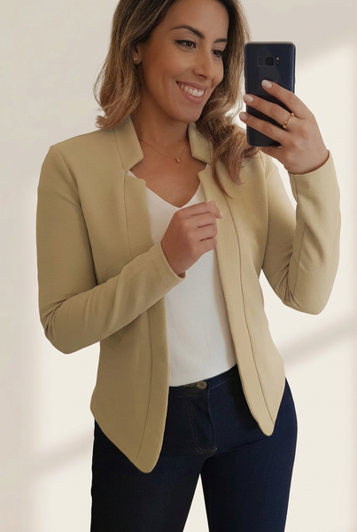 Women's Lightweight Blazer for Women made for easy styling and wardrobe coordination, with premium-like structure and finish.