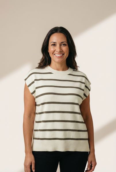 Women's Striped Crew Neck Short Sleeve Knit Sweater in Cream