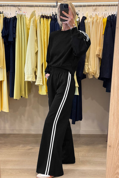 Women's Varsity Sweatpant Set in Soft Cotton - Trendy Athleisure Outfit for Comfort and Style in Every Season