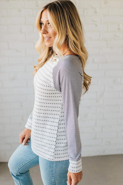 Casual Women's Black Stripe Raglan Long Sleeve Tee with Trendy Patchwork Design for Effortless Everyday Style