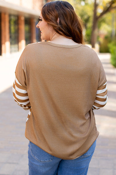 Elegant Plus Size Women's Top in Soft, Comfortable Fabric - Flattering Fit for Casual Days and Stylish Outings