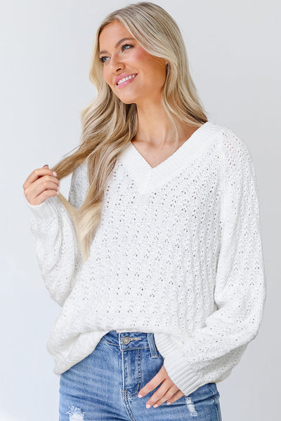 Chic White Loose-Fit Sweater for Women - Cozy Casual Knitwear for Effortless Style and All-Day Comfort