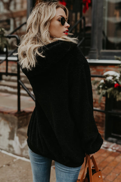 Stylish Women's Cozy Black Hoodie - Warm Pullover with Relaxed Fit for Casual Everyday Comfort